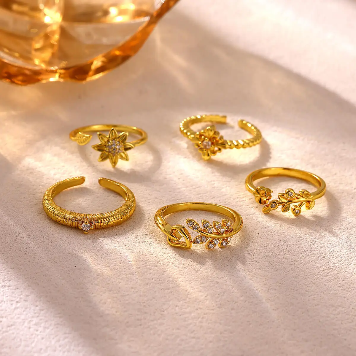 Romantic Gold Color Rings For Women Fashion Zirconia Heart Proposal Anniversary Anillos Flower Geometry Exquisite Jewelry Gift
Romantic Gold Color Rings For Women Fashion Zirconia Heart Proposal Anniversary Anillos Flower Geometry Exquisite Jewelry Gift