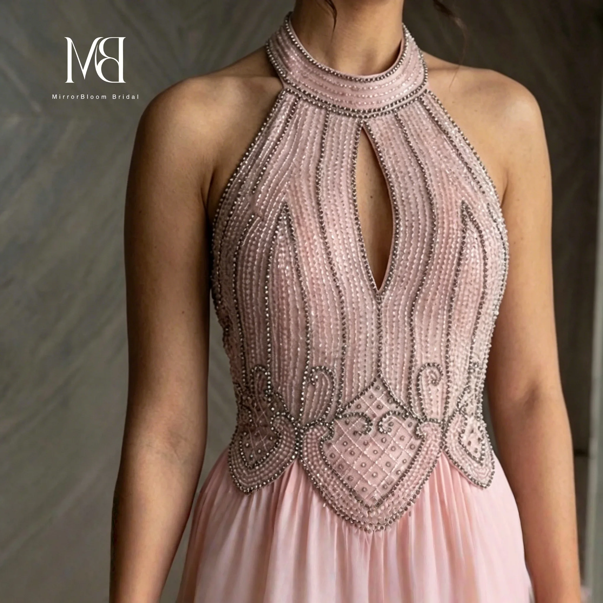 Elegant Dusty Pink Halter Neck A-line Evening Dress Women Beaded Chiffon Pleated Floor-Length Formal Prom Wedding Guest Gown
Elegant Dusty Pink Halter Neck A-line Evening Dress Women Beaded Chiffon Pleated Floor-Length Formal Prom Wedding Guest Gown