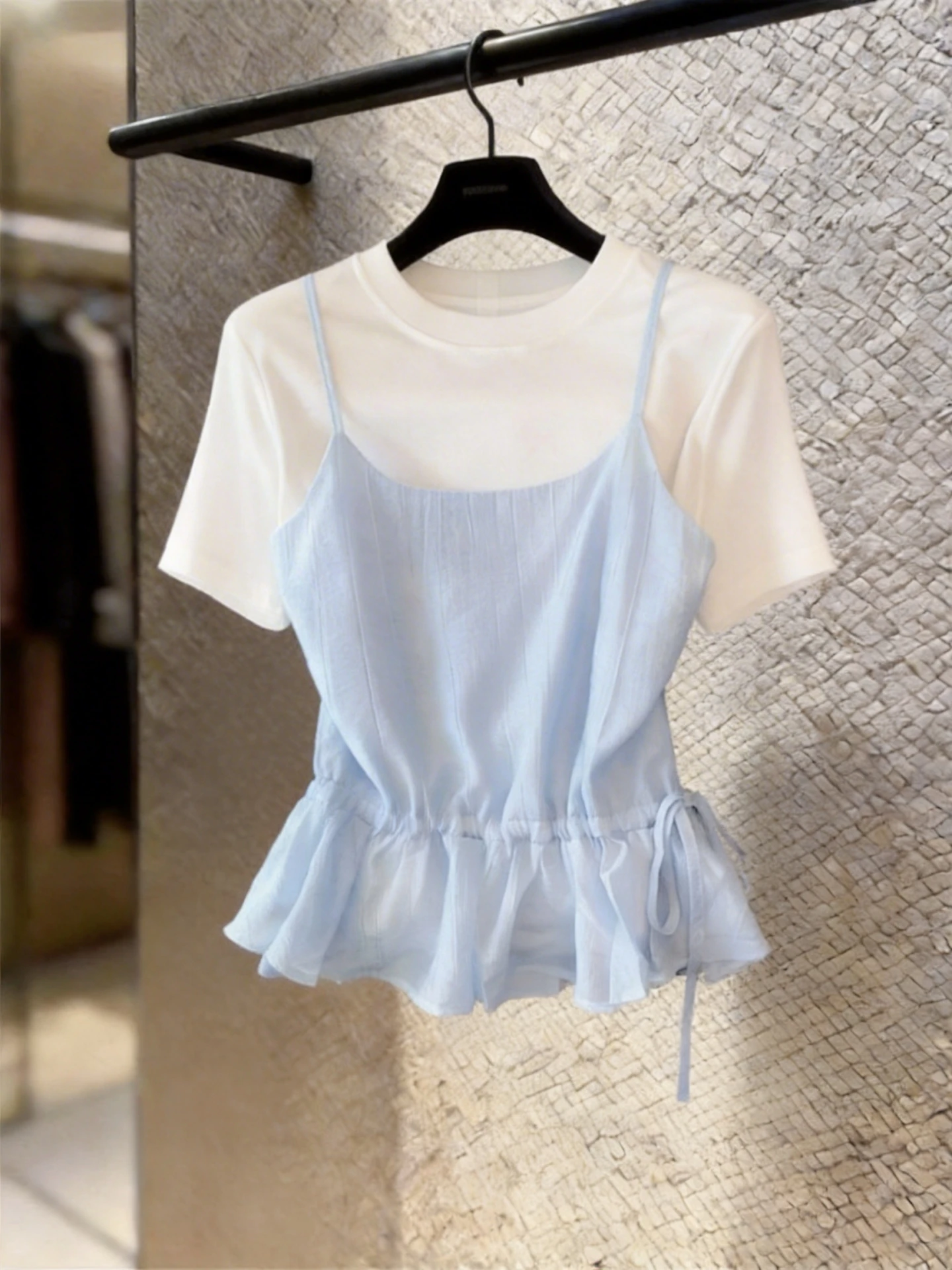 Korean Style Sweet round Neck Short Sleeve T-Shirt Women's Summer New Two-Piece Set with Halter Top Slimming Effect
Korean Style Sweet round Neck Short Sleeve T-Shirt Women's Summer New Two-Piece Set with Halter Top Slimming Effect