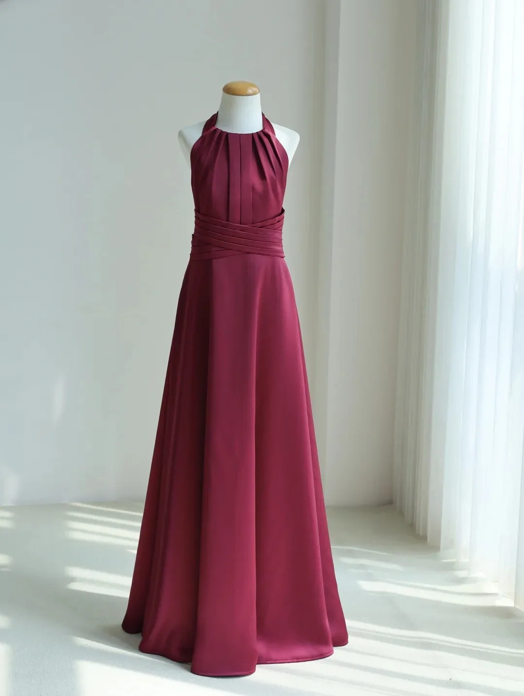 Customized Flower Girl Dress Burgundy Satin Off-the-shoulder Dress A-line Dress Halter Neck Floor-length girls Wedding Dress
Customized Flower Girl Dress Burgundy Satin Off-the-shoulder Dress A-line Dress Halter Neck Floor-length girls Wedding Dress