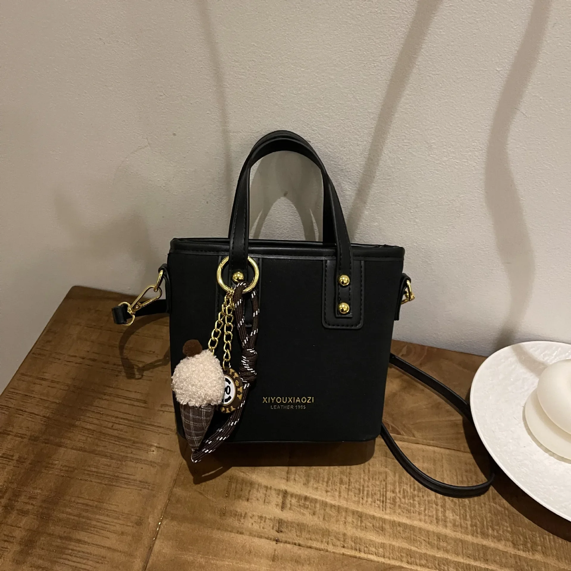 2025 New Women's Fashion Square Bag Shoulder Crossbody with Plush Charm Premium Minimalist
2025 New Women's Fashion Square Bag Shoulder Crossbody with Plush Charm Premium Minimalist