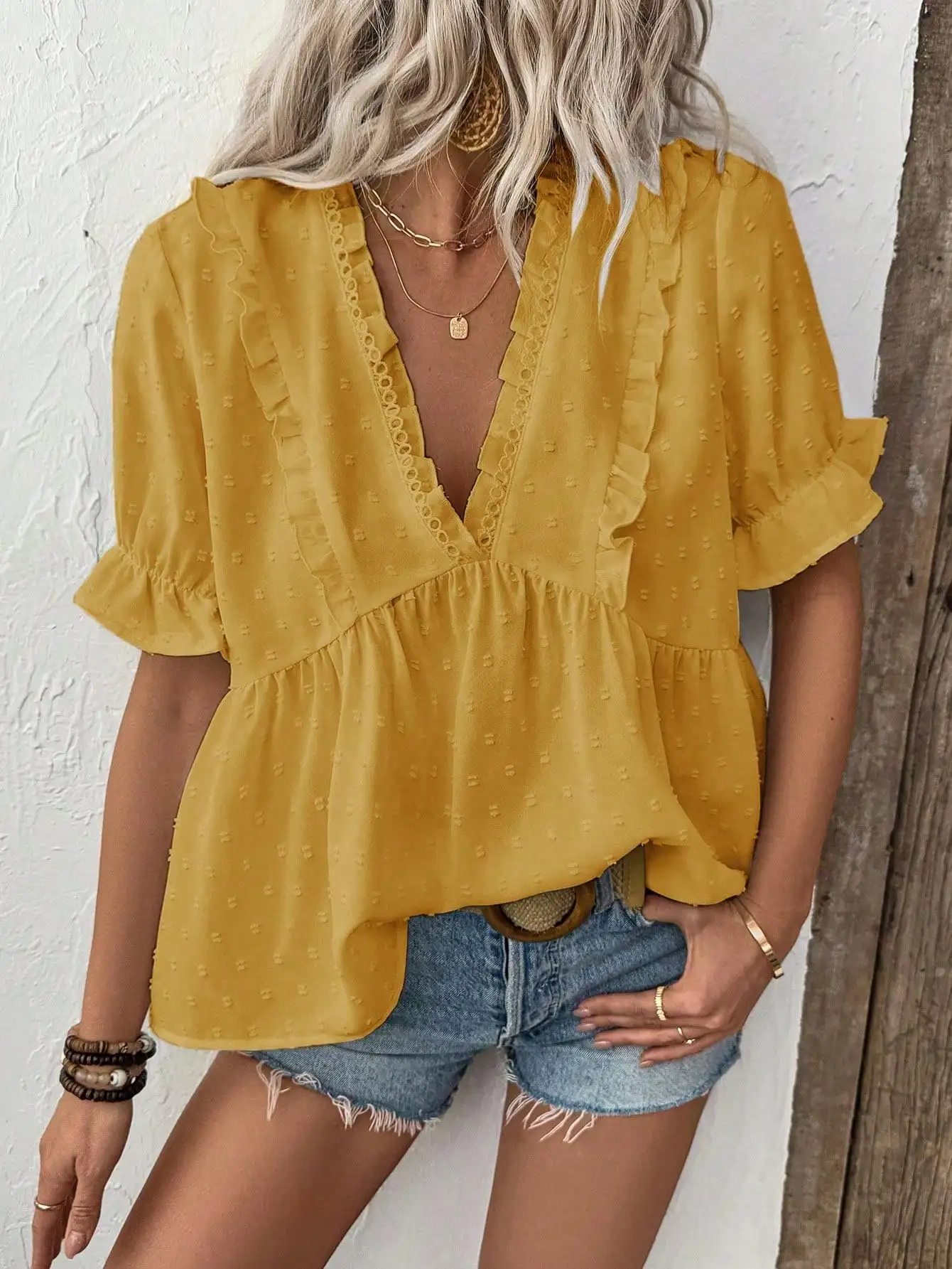 Women Cutout V-Neck Puff Sleeve Blouse
Women Cutout V-Neck Puff Sleeve Blouse