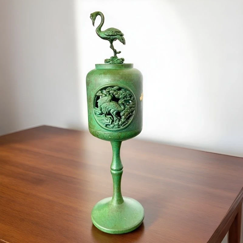 Copper for home use, Chinese-style ornament, bronze green incense burner with carved crane pattern, high aestheti
Copper for home use, Chinese-style ornament, bronze green incense burner with carved crane pattern, high aestheti
