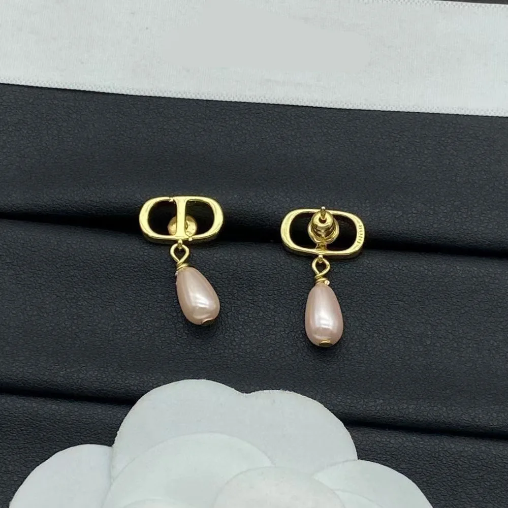 2025 new fashion creative high quality delicate earrings suitable for women high quality delicate luxury holiday jewelry gifts
2025 new fashion creative high quality delicate earrings suitable for women high quality delicate luxury holiday jewelry gifts