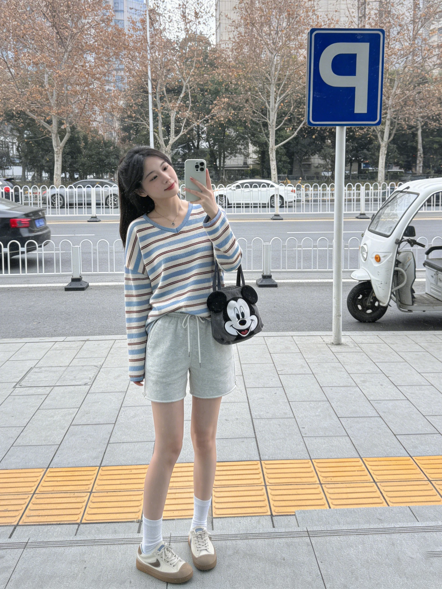 Retro Japanese Stripe V-neck Knitwear Women's Spring 2026 Loose Lazy Style Long Sleeve Top Comfortable Batwing Sleeve Design
Retro Japanese Stripe V-neck Knitwear Women's Spring 2026 Loose Lazy Style Long Sleeve Top Comfortable Batwing Sleeve Design