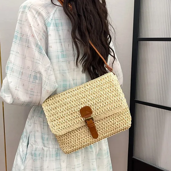 Модная женская сумка через плечо с однотонным и дизайнерским буквенным логотипом в повседневной парижской моде
Модная женская сумка через плечо с однотонным и дизайнерским буквенным логотипом в повседневной парижской моде