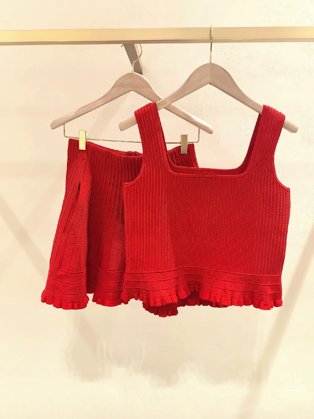 High-End Red Lace Hem Svel Knitted Top And Skirt Set Faionable European Sle with ter Neline ort High Waist
High-End Red Lace Hem Svel Knitted Top And Skirt Set Faionable European Sle with ter Neline ort High Waist