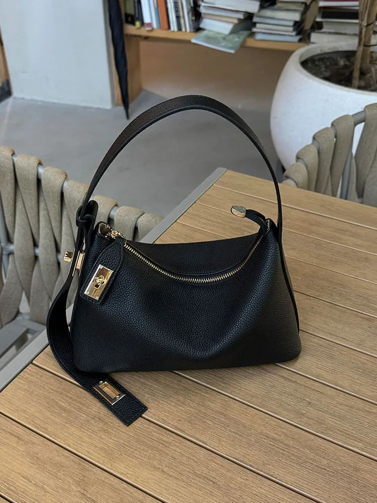 Black Commuter Small Handbag Women's Fashion 2026 New Style Single Shoulder Bag Office Supplies Tote Bag Korean Style Soft Ha...
Black Commuter Small Handbag Women's Fashion 2026 New Style Single Shoulder Bag Office Supplies Tote Bag Korean Style Soft Ha...