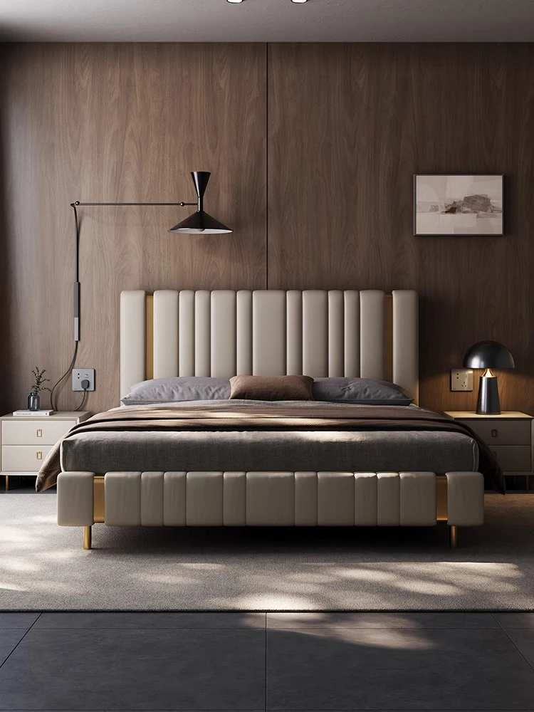 Italian light luxury luxury villa master bedroom high-end atmosphere double wedding bed
Italian light luxury luxury villa master bedroom high-end atmosphere double wedding bed