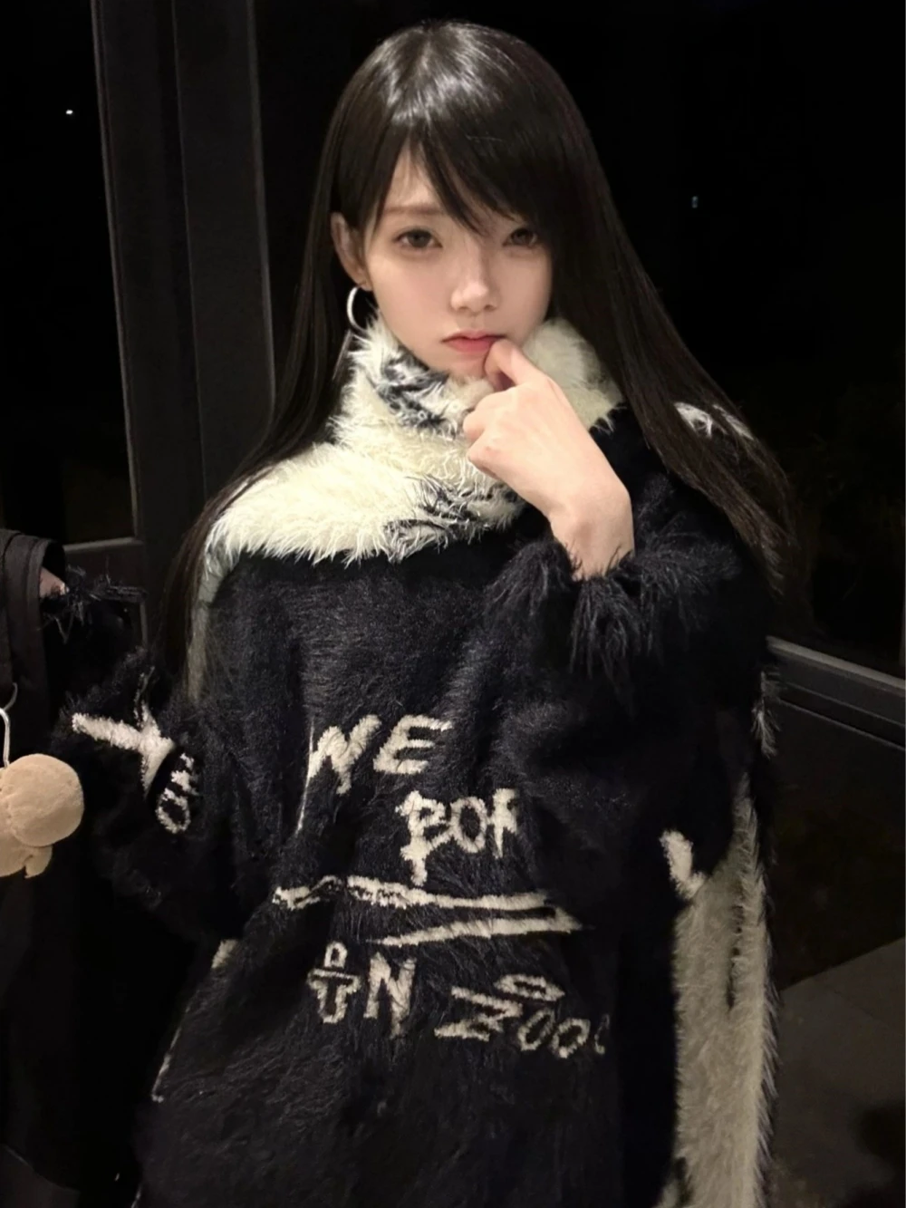 Black Y2K Graffiti Embroidered Oversized Soft Mohair Knitted Sweater Women's Autumn Winter Lazy Style round Neck Pullover
Black Y2K Graffiti Embroidered Oversized Soft Mohair Knitted Sweater Women's Autumn Winter Lazy Style round Neck Pullover