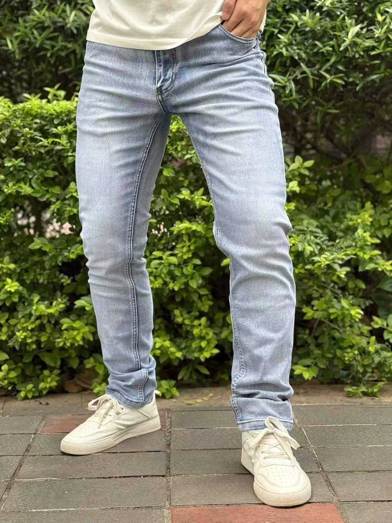 Classic Men's Jeans Blue and White Washed Vintage Look Breathable and Comfortable Suitable for Outdoor Commuting and All Seasons
Classic Men's Jeans Blue and White Washed Vintage Look Breathable and Comfortable Suitable for Outdoor Commuting and All Seasons