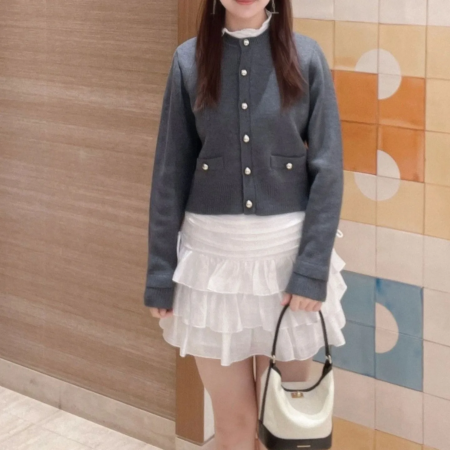 S Home 2025 Новинка ранней осени: Женский повседневный комфортный вязаный кардиган-пальто с контрастными вставками и съемным кружевным воротником
S Home 2025 Новинка ранней осени: Женский повседневный комфортный вязаный кардиган-пальто с контрастными вставками и съемным кружевным воротником