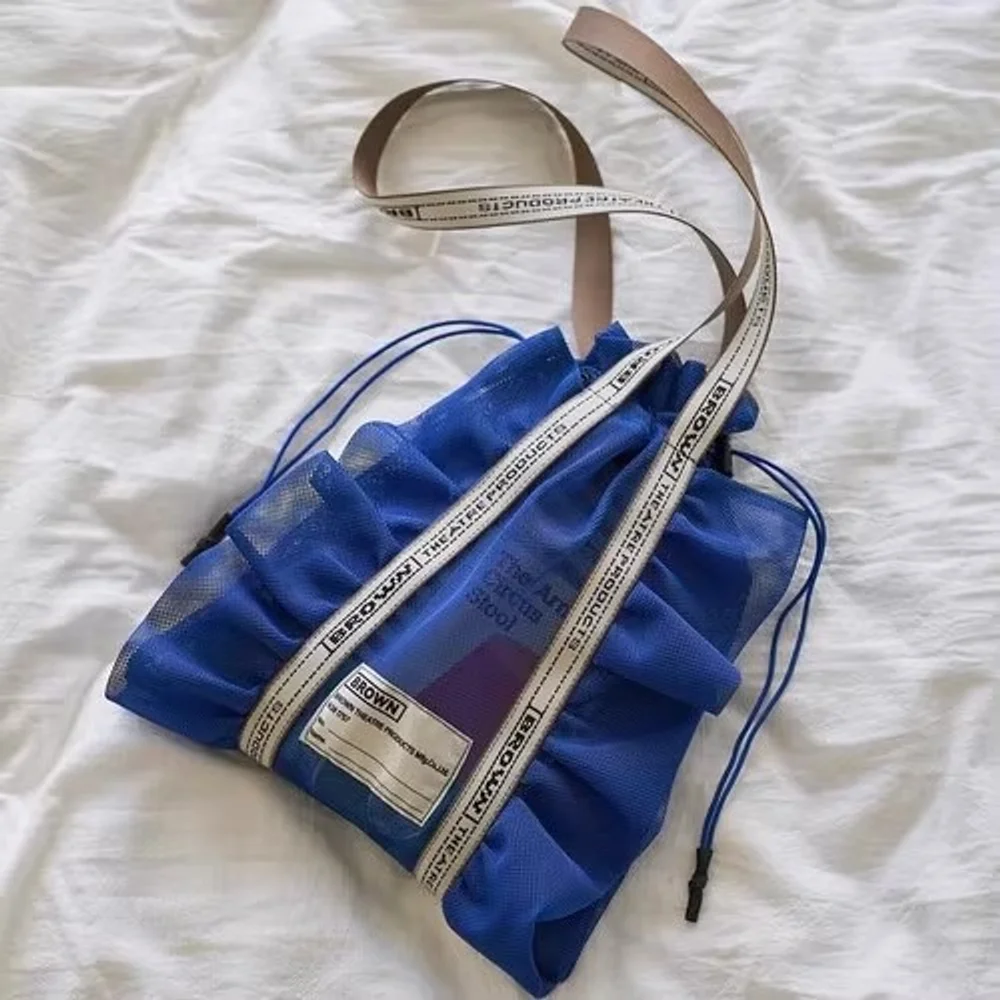 Transparent mesh ruffle edge shoulder bag with embroidered shoulder strap, versatile and lightweight women's bag
Transparent mesh ruffle edge shoulder bag with embroidered shoulder strap, versatile and lightweight women's bag