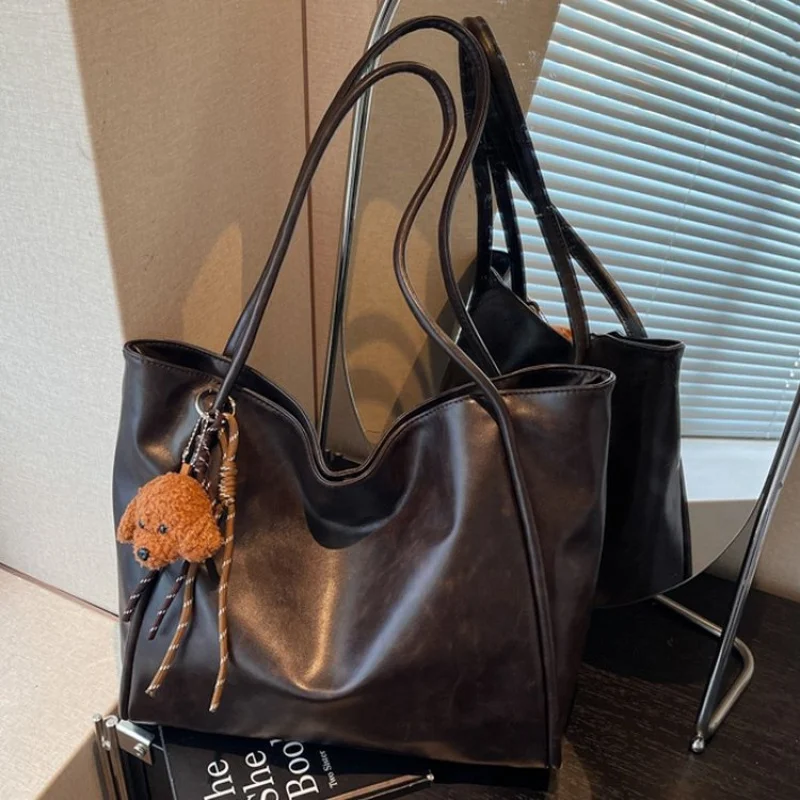 Ladies Crossbody-Bag Made Of Gully-Printed Leather Featuring Trendy Sweden High-End Commuter Spacious Soft Style
Ladies Crossbody-Bag Made Of Gully-Printed Leather Featuring Trendy Sweden High-End Commuter Spacious Soft Style