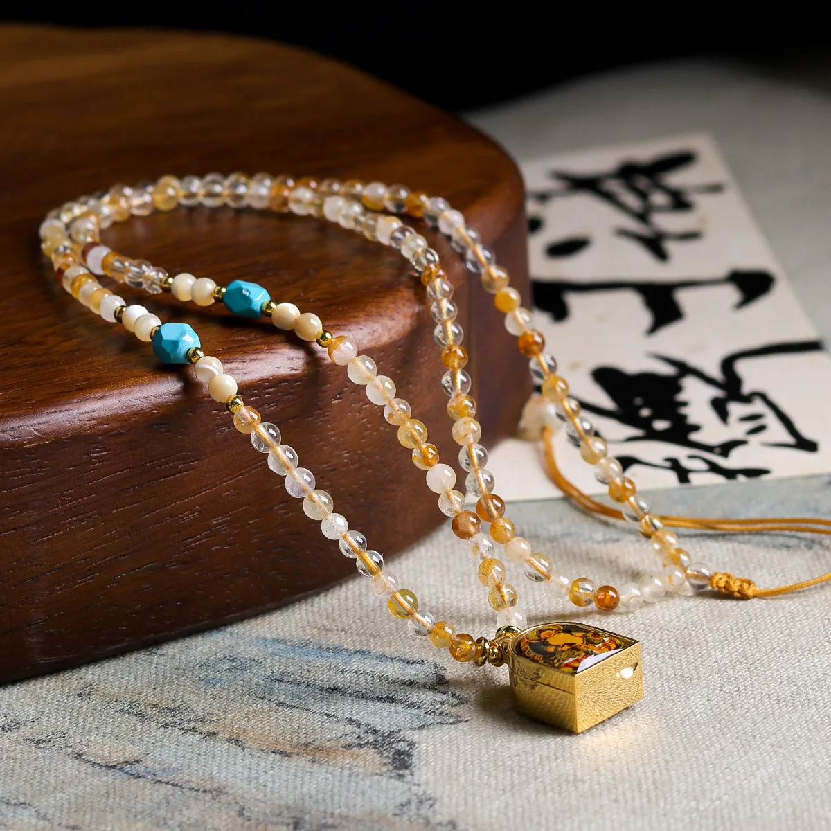 Handwoven Yellow God of Wealth Gau Box Thangka Necklace Yellow Crystal Lanyard Chinese Style Sweater Chain Gift
Handwoven Yellow God of Wealth Gau Box Thangka Necklace Yellow Crystal Lanyard Chinese Style Sweater Chain Gift