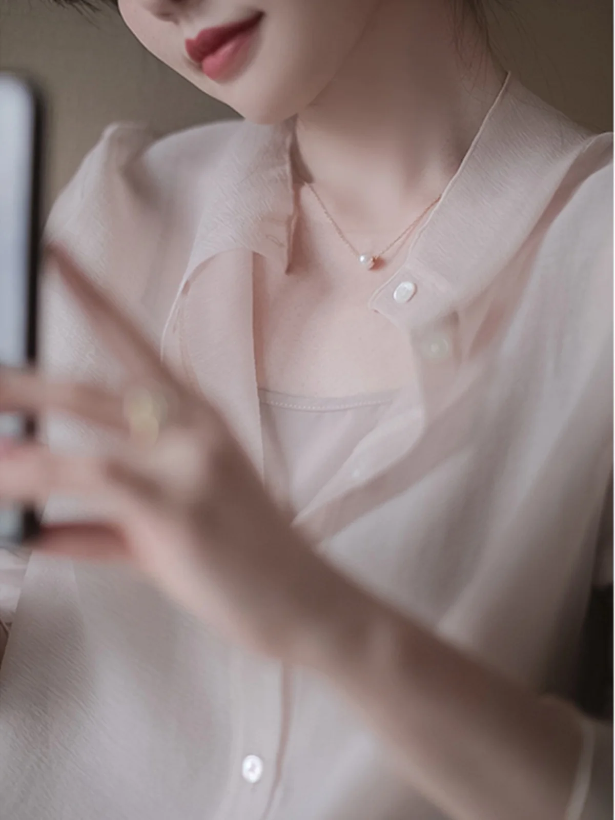 Summer Thin Ice Silk Chiffon Sun Protection Shirt Women's Fashion Brand Commute Style Korean Version Long Sleeve Regular Length
Summer Thin Ice Silk Chiffon Sun Protection Shirt Women's Fashion Brand Commute Style Korean Version Long Sleeve Regular Length