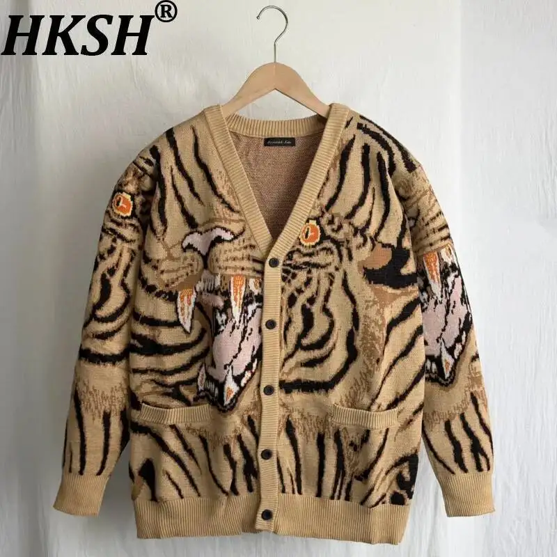 HKSH Spring Autumn New Men Tide Punk Chic Ins Vintage Jacquard Tiger Pattern Knitted V-Neck Sweater Cardigan Y2K Jacket HK21077
HKSH Spring Autumn New Men Tide Punk Chic Ins Vintage Jacquard Tiger Pattern Knitted V-Neck Sweater Cardigan Y2K Jacket HK21077