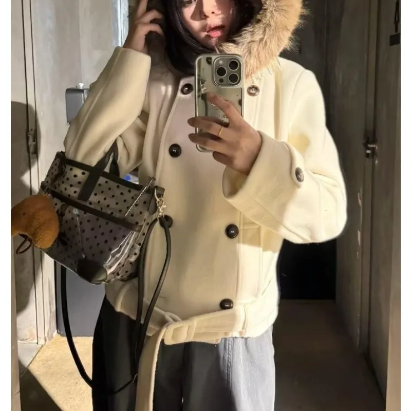 2025 New Women's Autumn and Winter Collection: Elegant and High-end Casual Double-breasted Hooded Wool Blend Coat Top
2025 New Women's Autumn and Winter Collection: Elegant and High-end Casual Double-breasted Hooded Wool Blend Coat Top