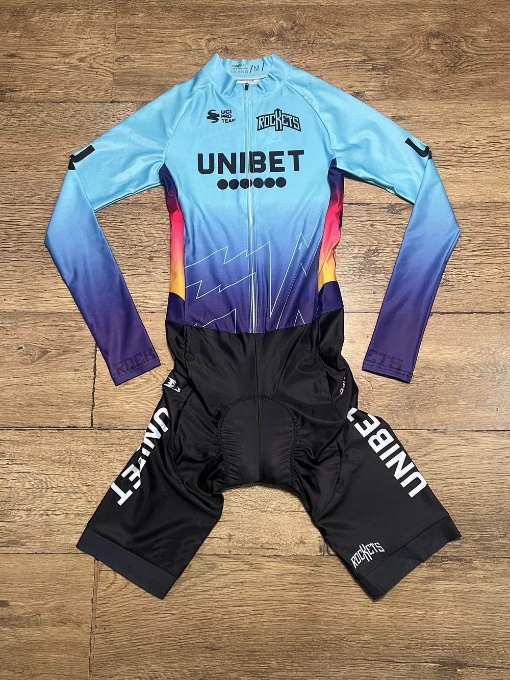 LASER CUT Skinsuit 2025 Unibet Tietema TEAM Bodysuit LONG SLEEVE Cycling Jersey Clothing Maillot Ropa Ciclismo
LASER CUT Skinsuit 2025 Unibet Tietema TEAM Bodysuit LONG SLEEVE Cycling Jersey Clothing Maillot Ropa Ciclismo