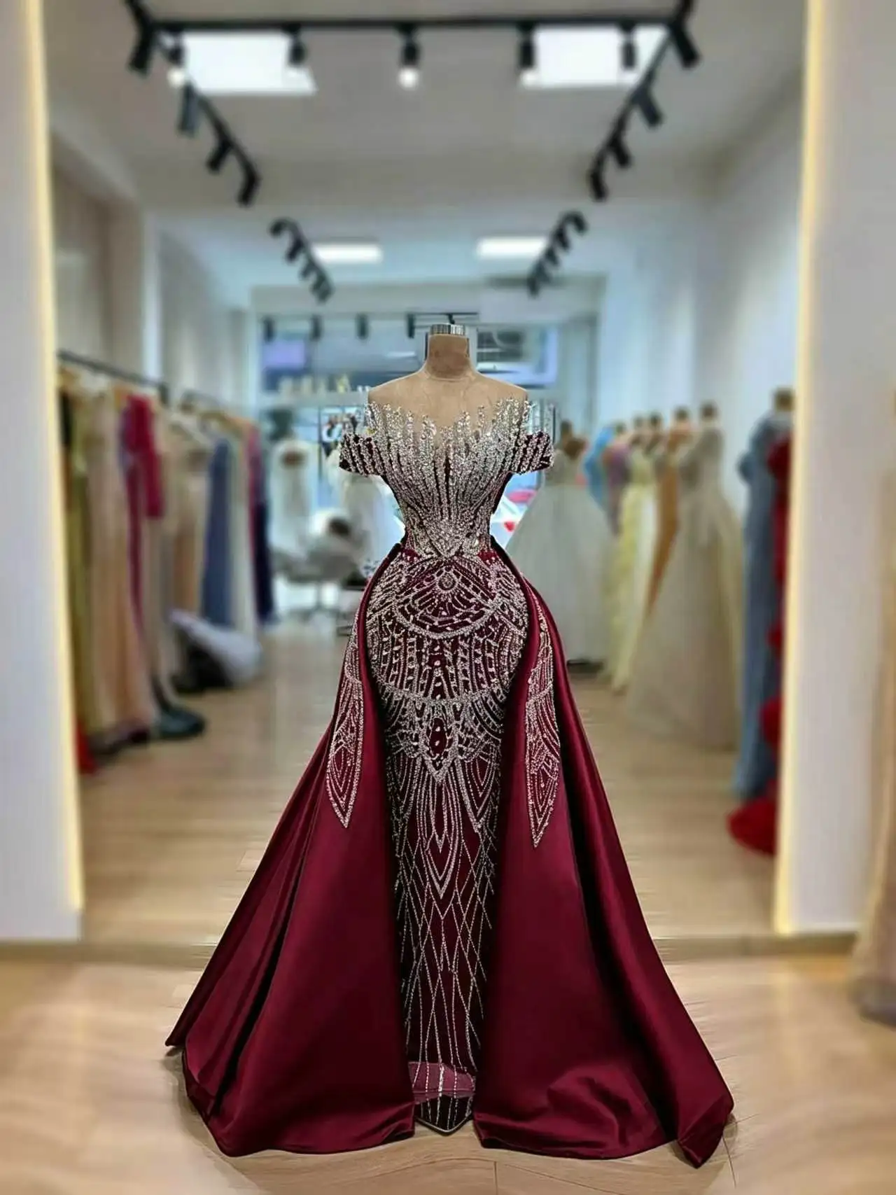 2026 Two Pieces Burgundy Evening Dresses Mermaid Crystals Off Shoulder Celebrity Dresses Party Gowns robe de soirée Customized
2026 Two Pieces Burgundy Evening Dresses Mermaid Crystals Off Shoulder Celebrity Dresses Party Gowns robe de soirée Customized