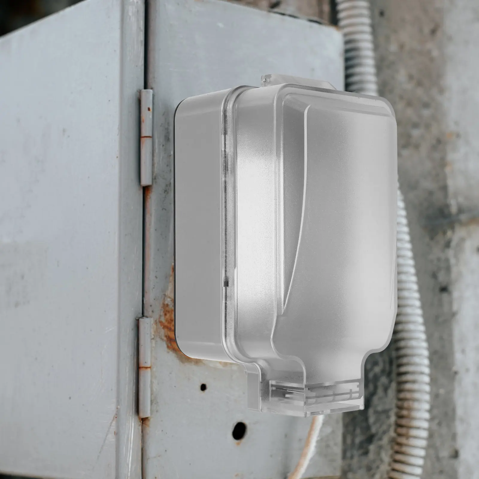 Splashproof Outdoor Waterproof Socket Box Cover Weatherproof Plastic Socket Protector Cover for Garden Patio Poolside Use