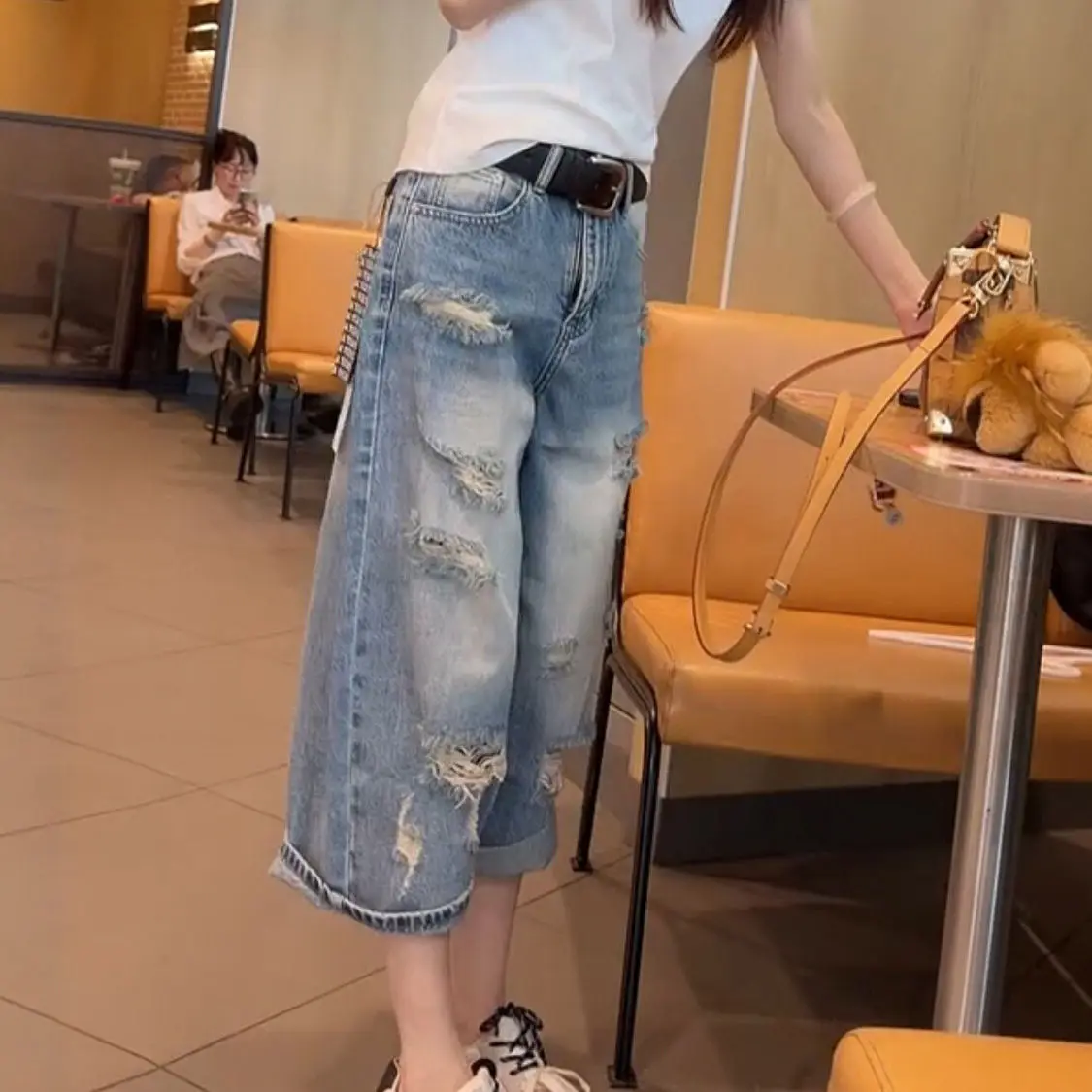 plus Size Ripped Wide Leg Jeans Women's Summer Thin New Loose High Waist Cotton Straight Cut Trousers Eighteen Inches
plus Size Ripped Wide Leg Jeans Women's Summer Thin New Loose High Waist Cotton Straight Cut Trousers Eighteen Inches