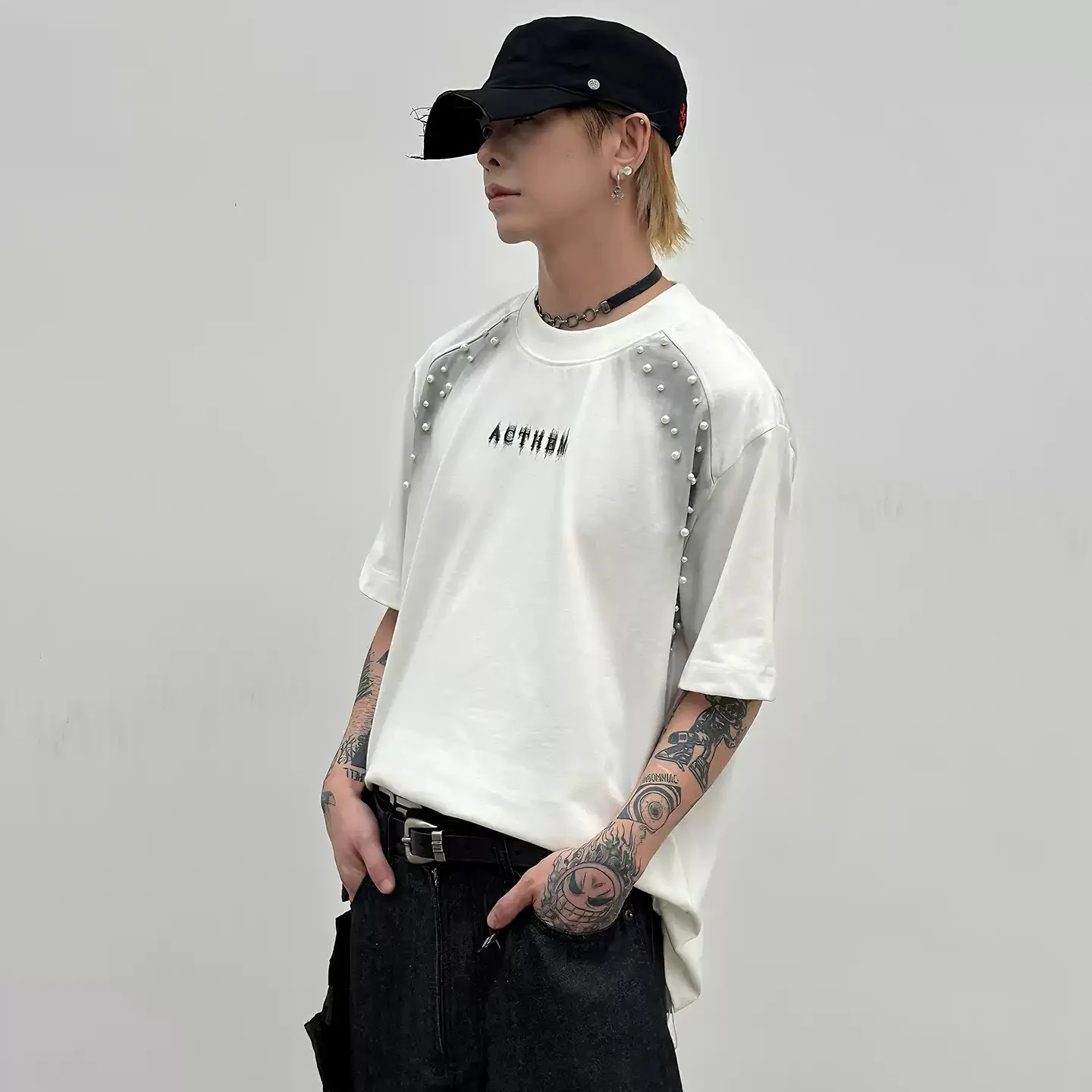 American Style Retro Pearl Decoration Short Sleeve T-shirts Unisex Loose Round Collar Distressed Printing Splicing Design Tops
American Style Retro Pearl Decoration Short Sleeve T-shirts Unisex Loose Round Collar Distressed Printing Splicing Design Tops