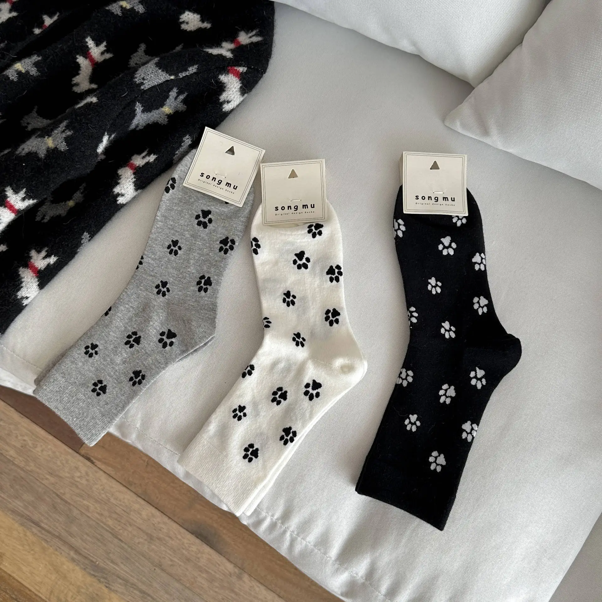 Socks Female Animal Paw Print Socks Cute Sweet Solid Color Medium Tube Stockings Soft Skin-friendly Breathable Stockings
Socks Female Animal Paw Print Socks Cute Sweet Solid Color Medium Tube Stockings Soft Skin-friendly Breathable Stockings