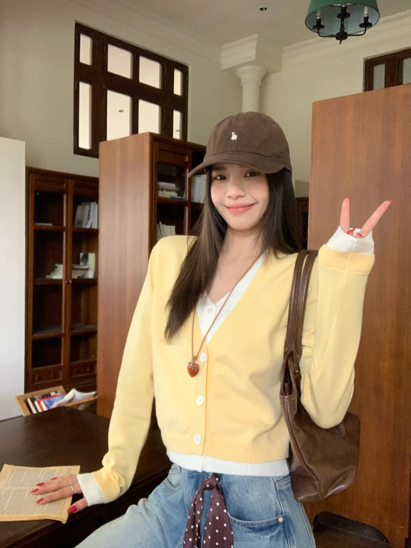 Slim Fit V-Neck Knitted Sweater Yellow And White Patchwork Fashionable Spring New Style Women's Top Layered Look Long Sleeve
Slim Fit V-Neck Knitted Sweater Yellow And White Patchwork Fashionable Spring New Style Women's Top Layered Look Long Sleeve
