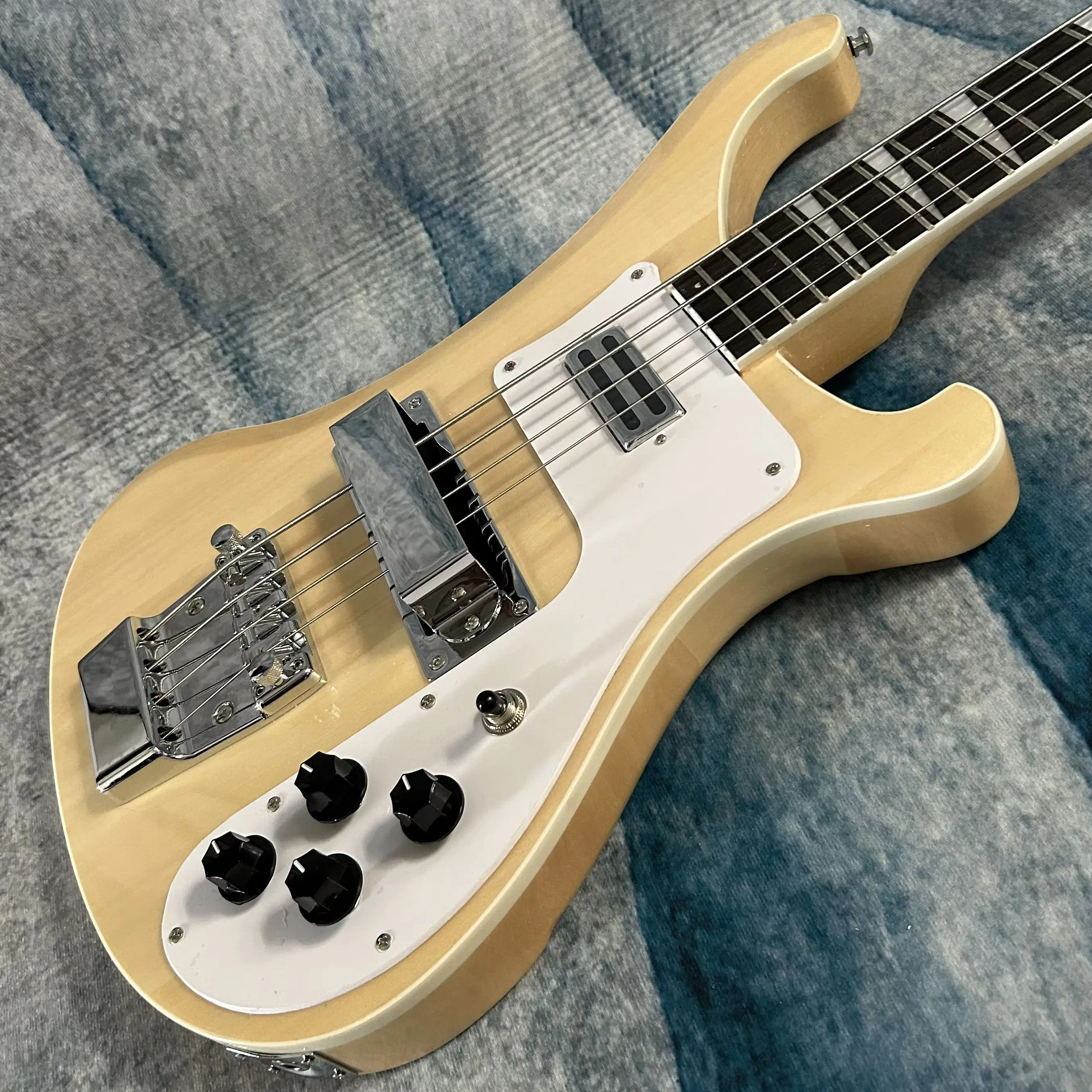Hot Sale Bass Guitars 4003 Version Rickenback 844 mm Scale Length Natural Wood Color
Hot Sale Bass Guitars 4003 Version Rickenback 844 mm Scale Length Natural Wood Color