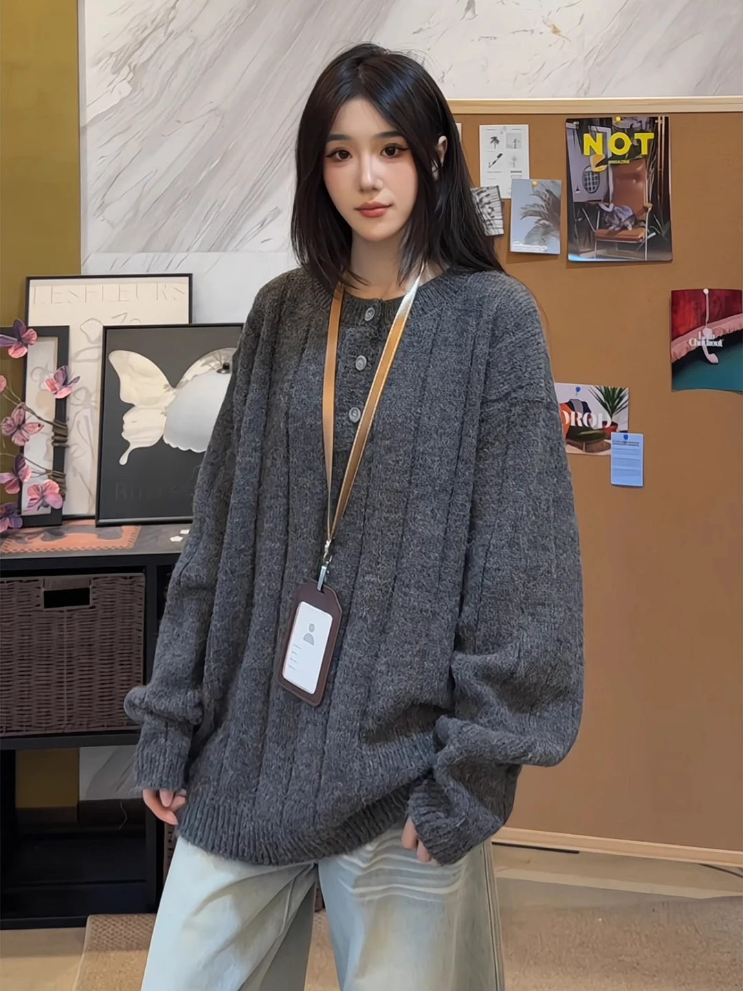 Мужской вязаный свитер в американском ретро-стиле, высококачественный, с воротником Хенли, на пуговицах, с эффектом рубашки, зимняя верхняя одежда
Мужской вязаный свитер в американском ретро-стиле, высококачественный, с воротником Хенли, на пуговицах, с эффектом рубашки, зимняя верхняя одежда