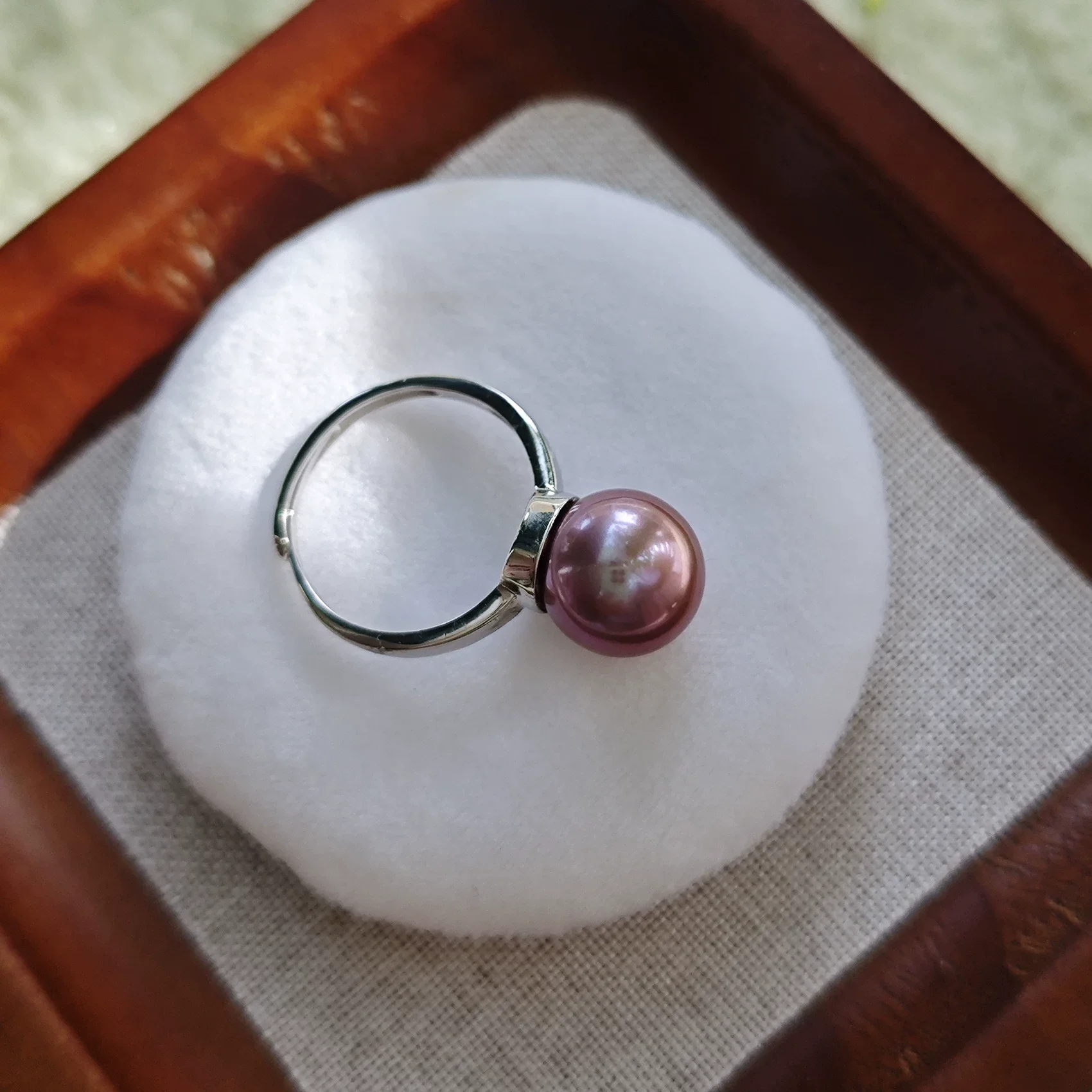 Natural Iris Purple Pearl Ring AAAA 11-12mm Exquisite Simple Elegant Ring 925 Pure Silver Adjustable Ring Mouth
Natural Iris Purple Pearl Ring AAAA 11-12mm Exquisite Simple Elegant Ring 925 Pure Silver Adjustable Ring Mouth