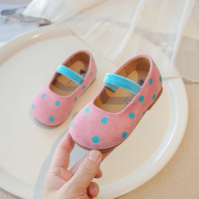 2025 Children Casual Shoes for Girls Spring New Fashion Korean Style Soft Bottom Anti-slippery Versatile Chic Sweet Dress Shoes
2025 Children Casual Shoes for Girls Spring New Fashion Korean Style Soft Bottom Anti-slippery Versatile Chic Sweet Dress Shoes