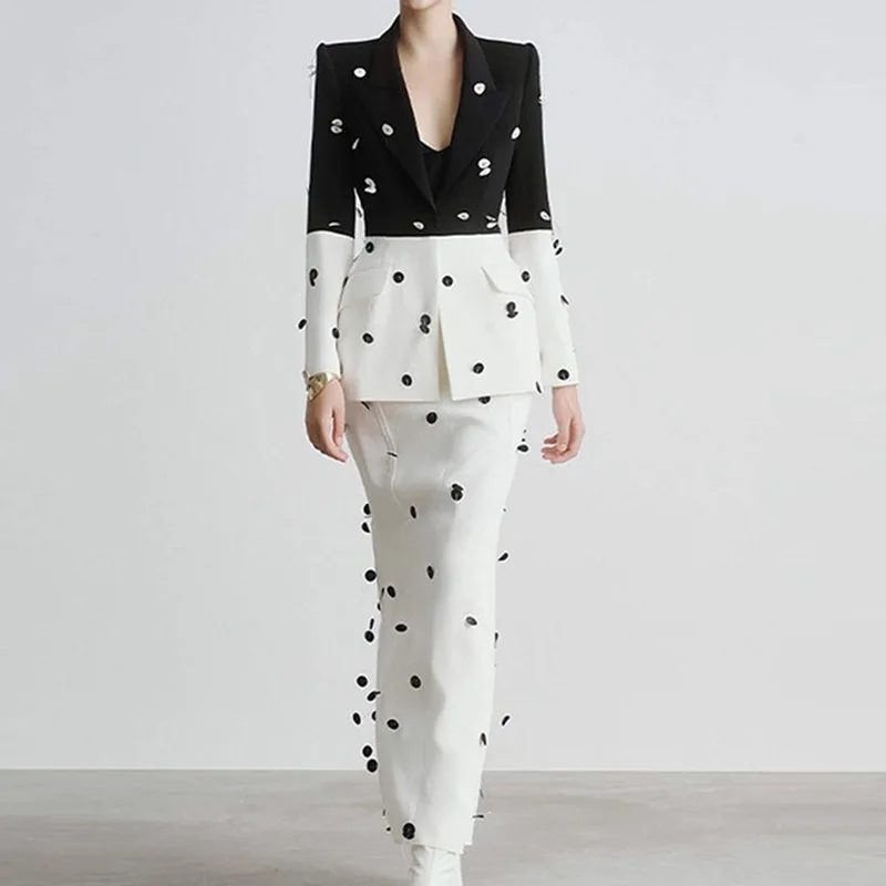 Элегантный костюм-двойка 2026: пиджак с пайетками и юбка-русалка в стиле колор-блок, дизайнерский, с узором в горошек, для торжественных мероприятий
Элегантный костюм-двойка 2026: пиджак с пайетками и юбка-русалка в стиле колор-блок, дизайнерский, с узором в горошек, для торжественных мероприятий