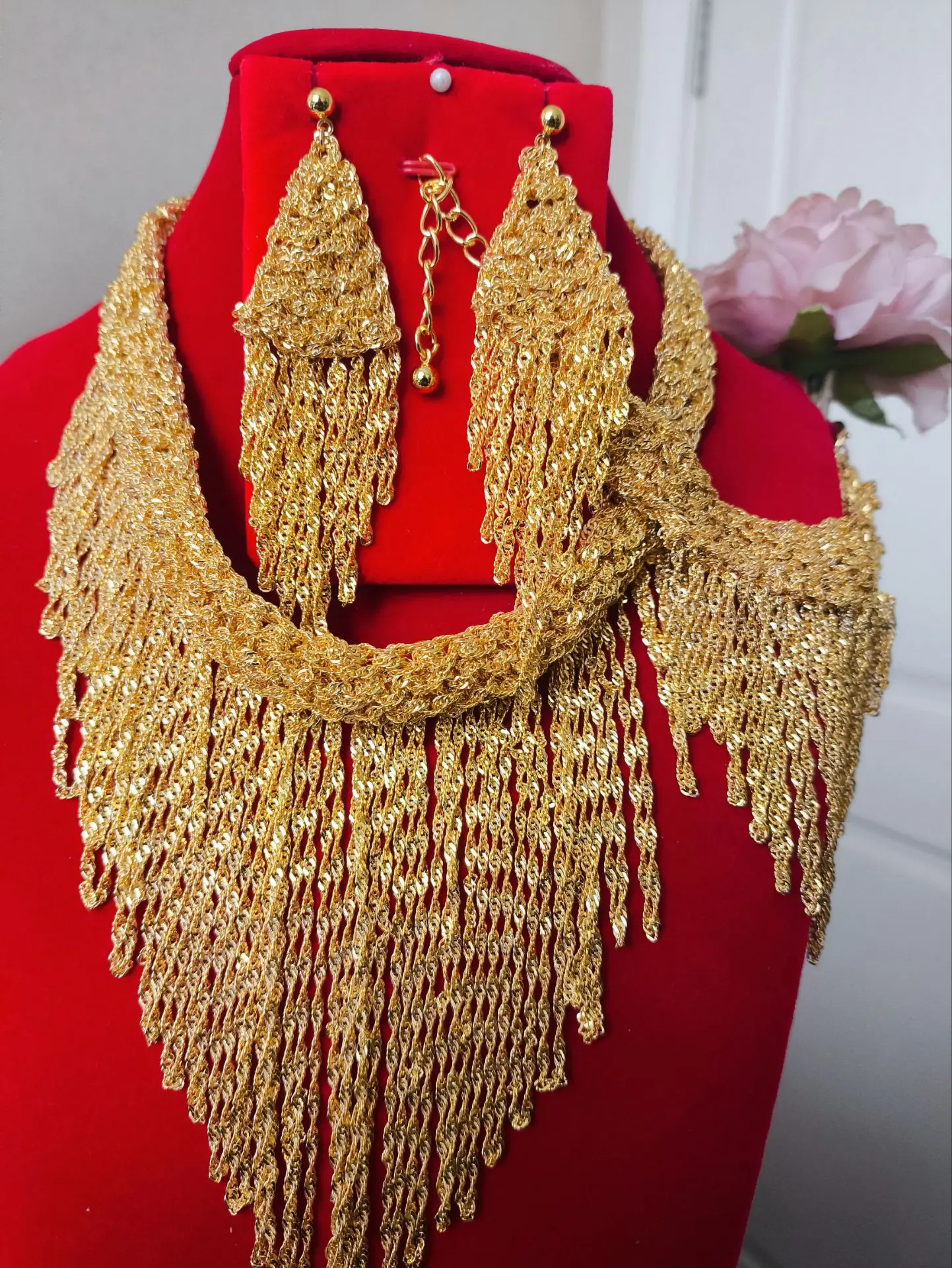 New Spain 24K Gold Plated Tassel Necklace Earrings Bracelet for Romantic Wedding Engagement Party Jewelry Set for Lovers DD10634
New Spain 24K Gold Plated Tassel Necklace Earrings Bracelet for Romantic Wedding Engagement Party Jewelry Set for Lovers DD10634