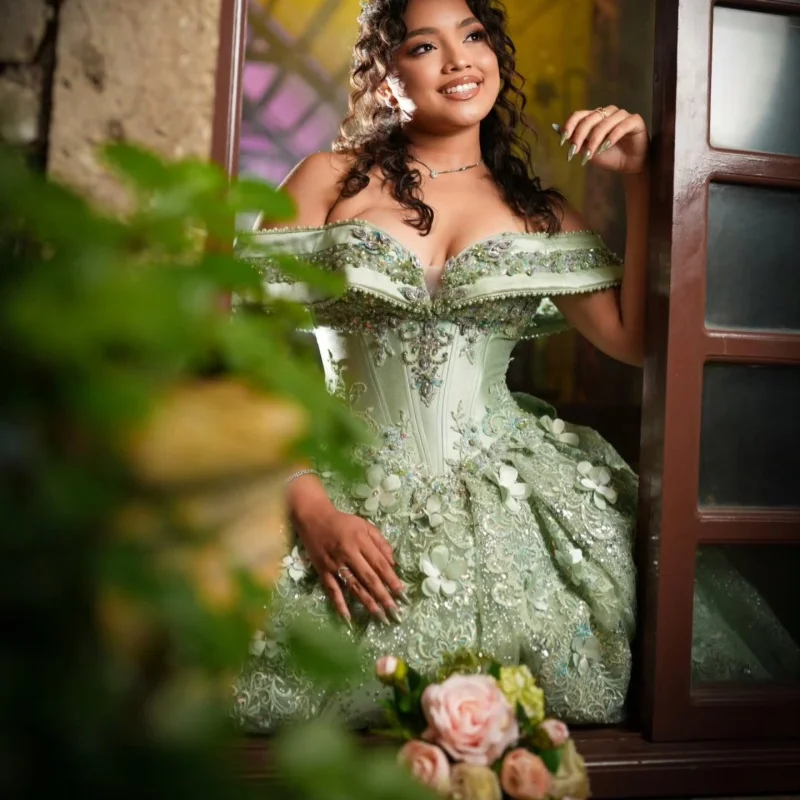 Shiny Green Quinceanera Dress off-shoulder Crystal 3D Flower Decal Long tail Bow vestidos de 15 Quinceanera Customize
Shiny Green Quinceanera Dress off-shoulder Crystal 3D Flower Decal Long tail Bow vestidos de 15 Quinceanera Customize