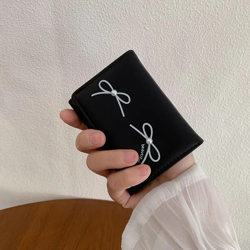 Cute Bow Short Folding Wallet Korean Style Handheld Waterproof Money Bag Coin Purse Japanese Female PU Leather Photo Card Holder
Cute Bow Short Folding Wallet Korean Style Handheld Waterproof Money Bag Coin Purse Japanese Female PU Leather Photo Card Holder