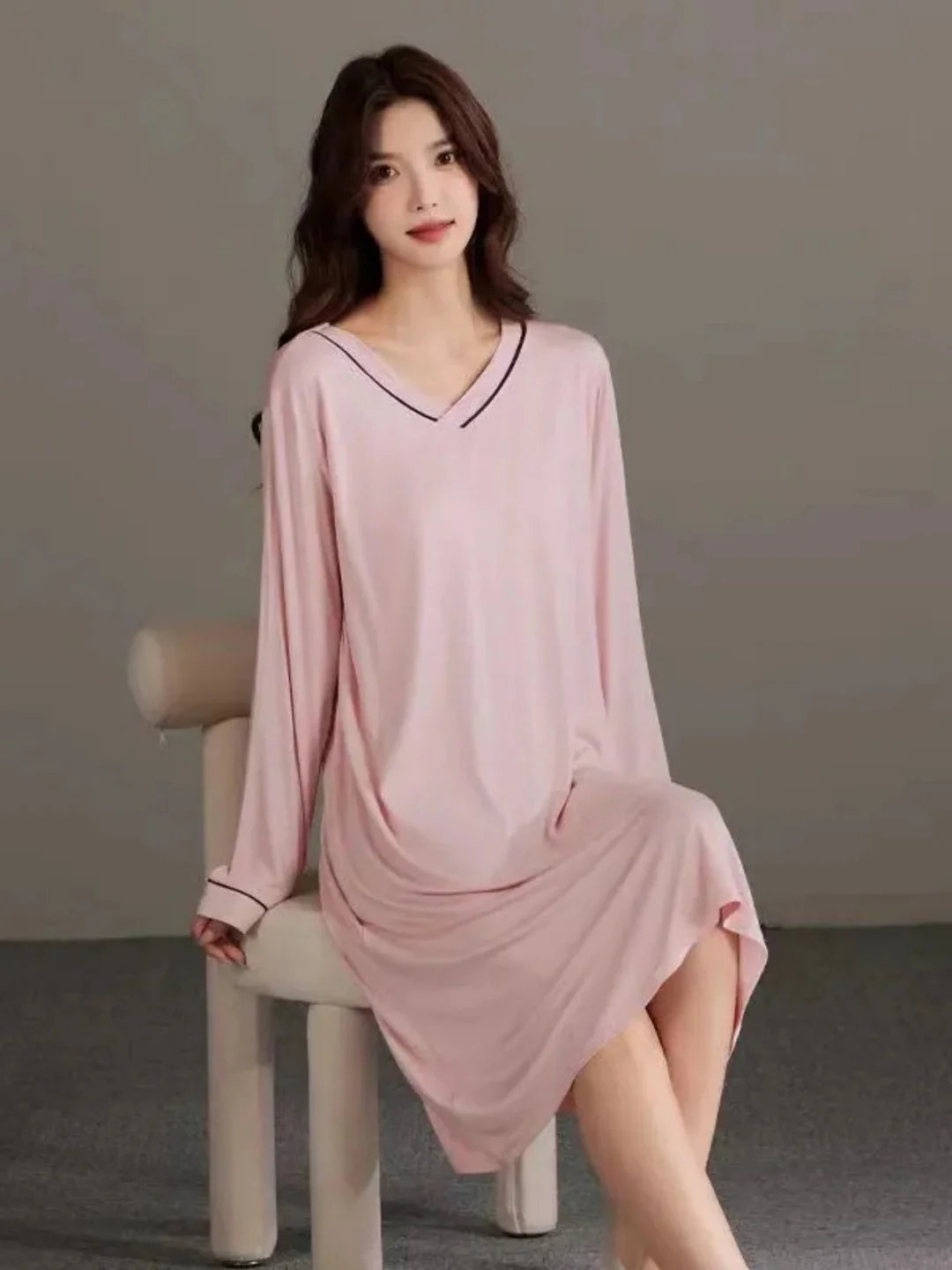 plus Size V-Neck Long Sleeve Sleep Dress Autumn Winter Loose Slimming Home Clothes Midi Dress for plus Size Women up to 300 P...
plus Size V-Neck Long Sleeve Sleep Dress Autumn Winter Loose Slimming Home Clothes Midi Dress for plus Size Women up to 300 P...