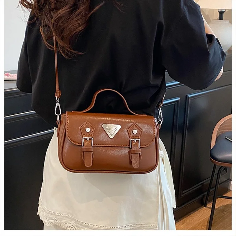 Luxury Designer Paris Fashion Handbag For Women With Leather Finish Trendy Logo And Versatile Everyday 
Luxury Designer Paris Fashion Handbag For Women With Leather Finish Trendy Logo And Versatile Everyday