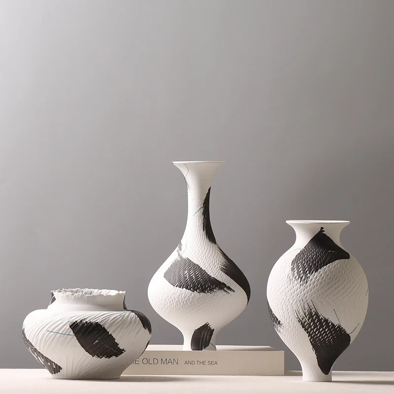 Ink jumping knife pattern ceramic vase study teahouse artistic conception flower arrangement decoration creative decoration
Ink jumping knife pattern ceramic vase study teahouse artistic conception flower arrangement decoration creative decoration