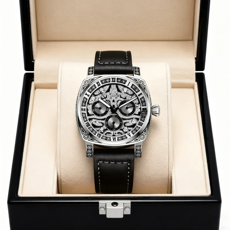 Мужские серебряные и черные повседневные нишевые кварцевые часы с тремя глазами и тонкими гравировками.
Мужские серебряные и черные повседневные нишевые кварцевые часы с тремя глазами и тонкими гравировками.