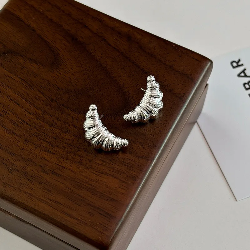925 Sterling Silver Croissant Piercing Earrings Woman Luxury Earring Ladies Engagement Wedding High Quality Jewelry Accesories 
925 Sterling Silver Croissant Piercing Earrings Woman Luxury Earring Ladies Engagement Wedding High Quality Jewelry Accesories
