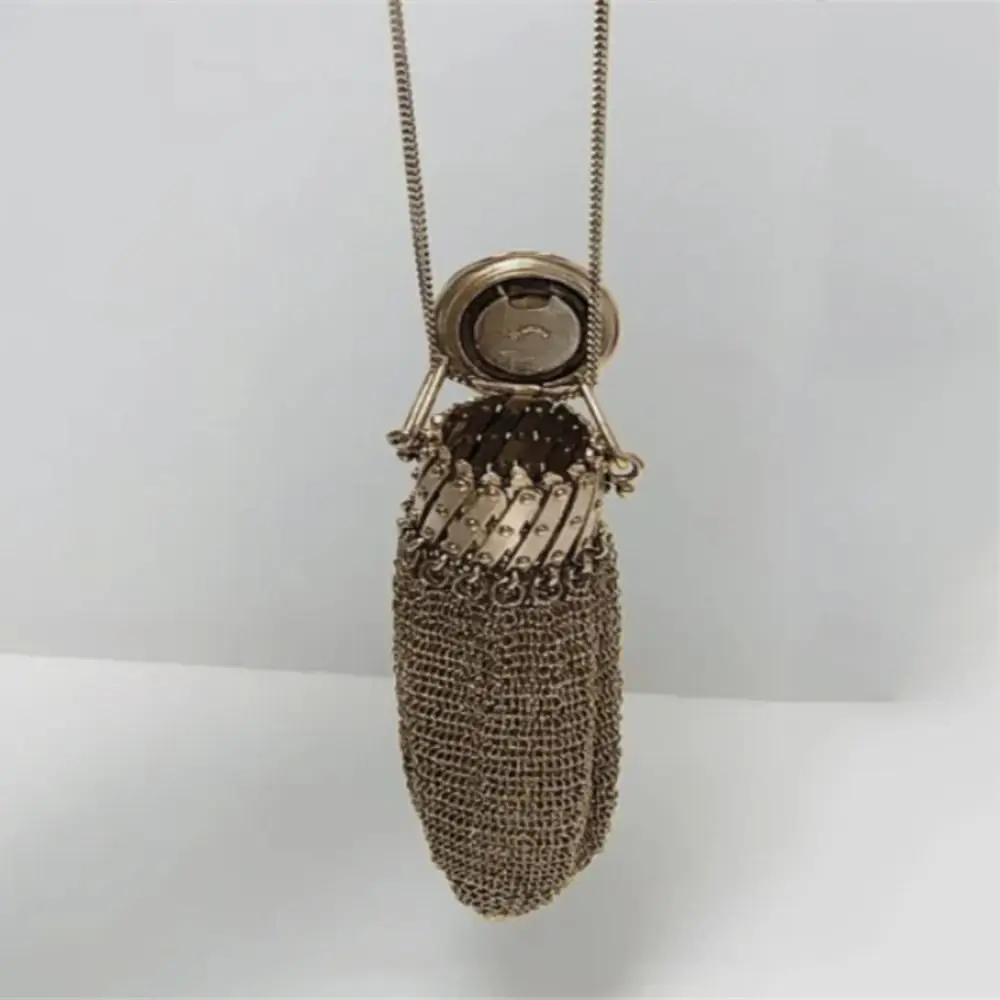 Collection Victorian 1920's English Coin Purse Twist Lid Gate Mini Mesh Small Pouch Top Mesh Retro Coin Bag
Collection Victorian 1920's English Coin Purse Twist Lid Gate Mini Mesh Small Pouch Top Mesh Retro Coin Bag