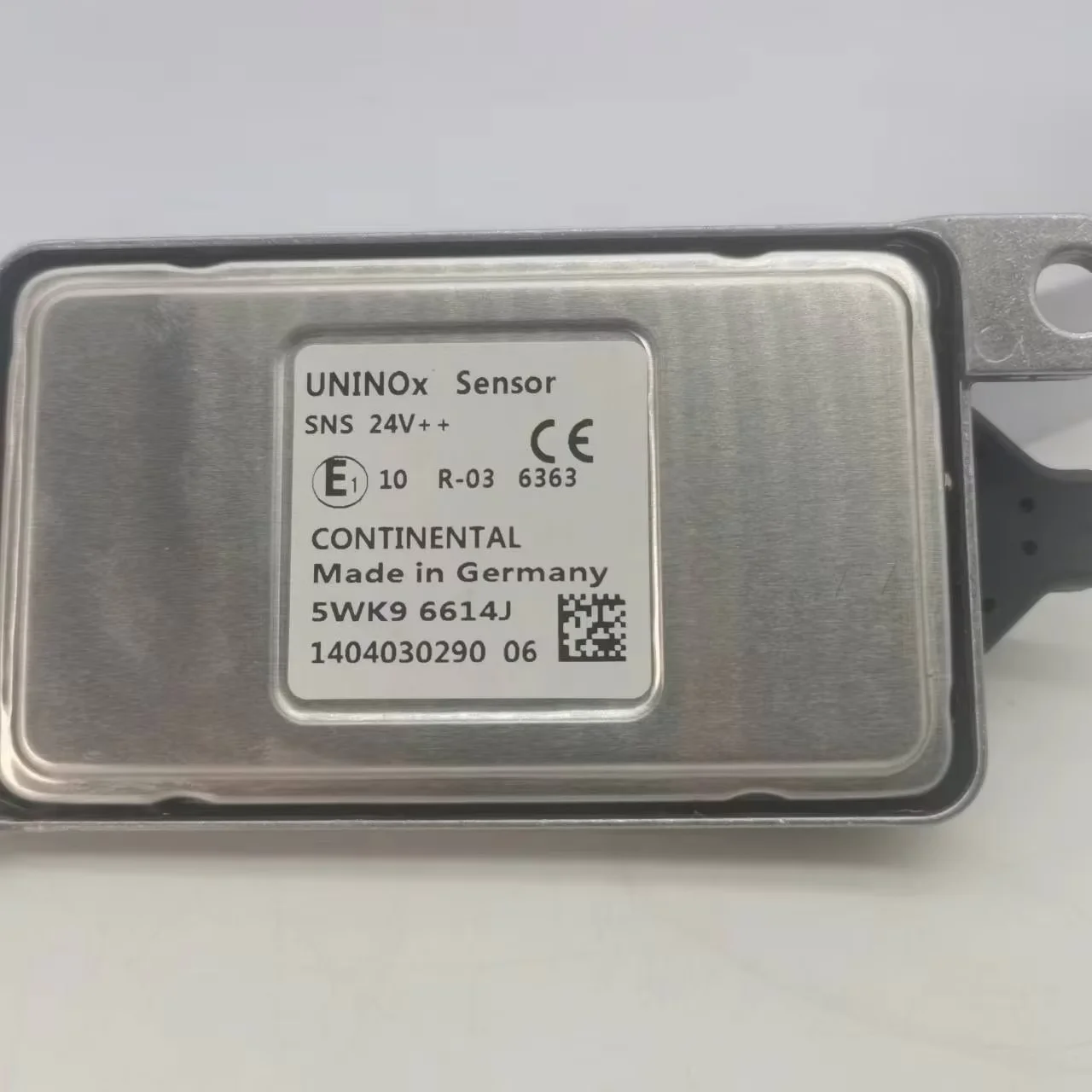 High Quality New 5WK96614J 5WK9 6614J nitrogen oxygen sensor For Cummins Truck
High Quality New 5WK96614J 5WK9 6614J nitrogen oxygen sensor For Cummins Truck