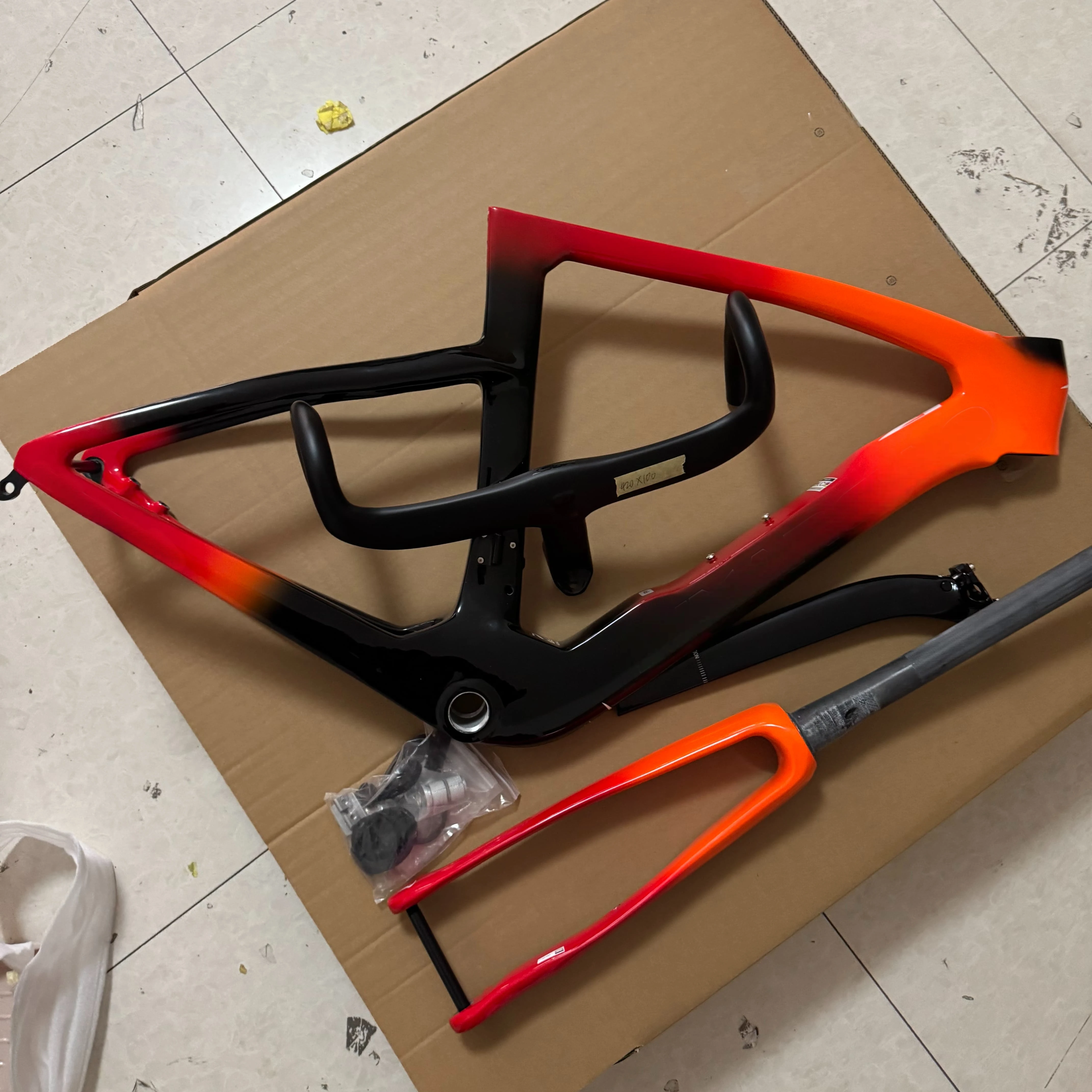 T1200 2026 F Carbon Fiber Bicycle Frame F16 Road Bike Frame Disc Brake Bsa Dpd Taiwan Red Custom Color
T1200 2026 F Carbon Fiber Bicycle Frame F16 Road Bike Frame Disc Brake Bsa Dpd Taiwan Red Custom Color