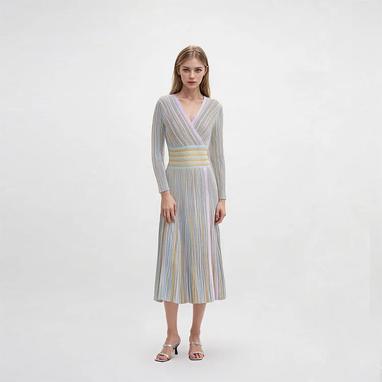 High-end Spring and Autumn Elegant Lady V-neck Long-sleeved Waist Mid-length Pullover Striped Gold Knitted Dress
High-end Spring and Autumn Elegant Lady V-neck Long-sleeved Waist Mid-length Pullover Striped Gold Knitted Dress