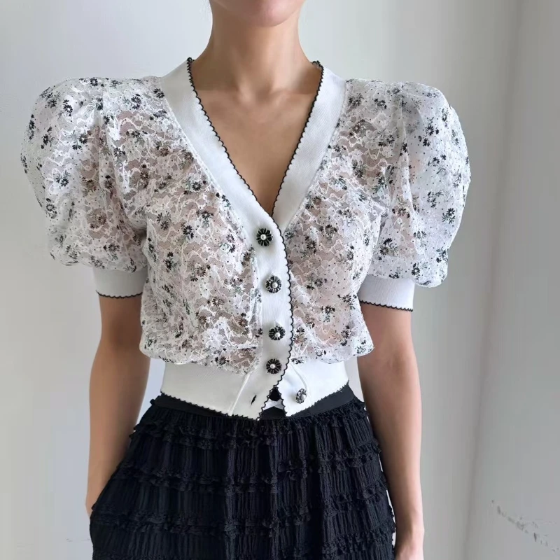 Korean Chic Lace Shirts Women's 2025 Summer New Retro Fashion V-neck Short Sleeve Hollow Out Slim Blouses Ladies Crop Tops Mujer
Korean Chic Lace Shirts Women's 2025 Summer New Retro Fashion V-neck Short Sleeve Hollow Out Slim Blouses Ladies Crop Tops Mujer