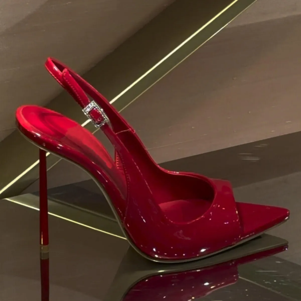 Women's Pumps Sexy Red Patent Leather High Heeled Sandals Temperament Pointed Thin High Heeled Single Shoes Banquet Party Pumps
Women's Pumps Sexy Red Patent Leather High Heeled Sandals Temperament Pointed Thin High Heeled Single Shoes Banquet Party Pumps