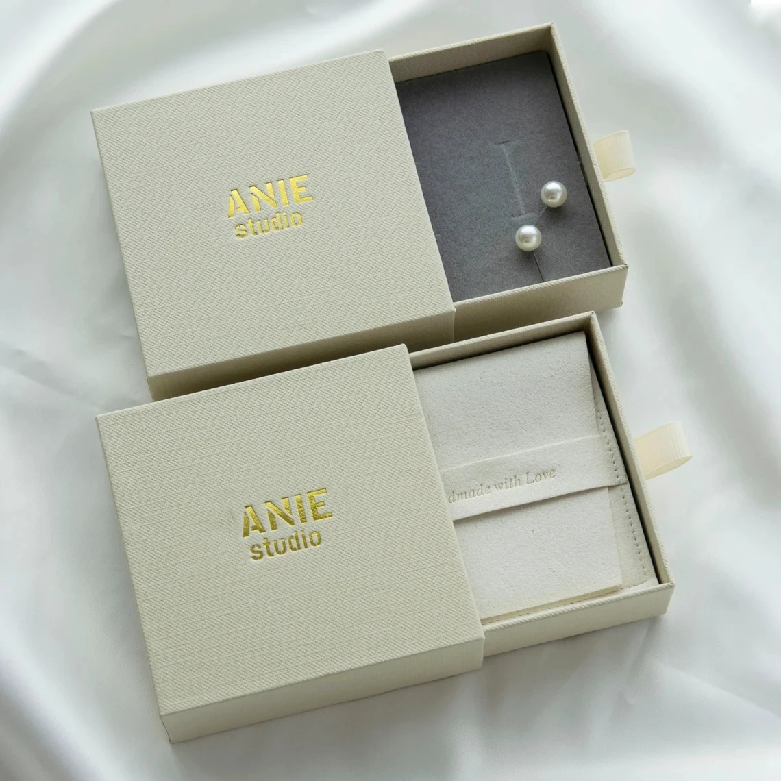 50sets 9*9*3.2cm paper drawer box and pouch custom jewelry box jewelry pouch personalized logo small jewelry packaging box
50sets 9*9*3.2cm paper drawer box and pouch custom jewelry box jewelry pouch personalized logo small jewelry packaging box