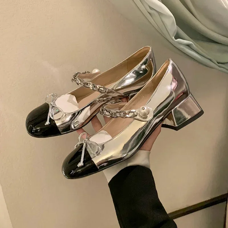 Retro Square Toe Chunky Heels Mary Jane Shoes Autumn New Color Matching Bow Chain Pumps Outdoor Dress Soft Ballet Shoes
Retro Square Toe Chunky Heels Mary Jane Shoes Autumn New Color Matching Bow Chain Pumps Outdoor Dress Soft Ballet Shoes
